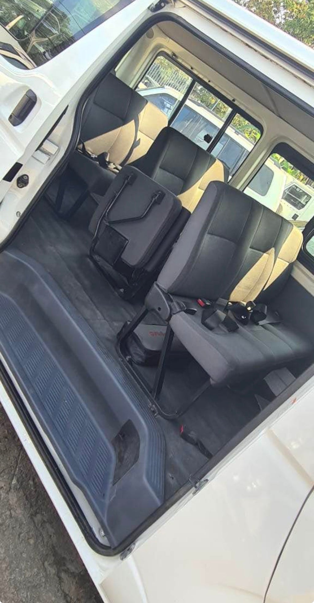 Toyota Hiace – Minibus 12–15 places