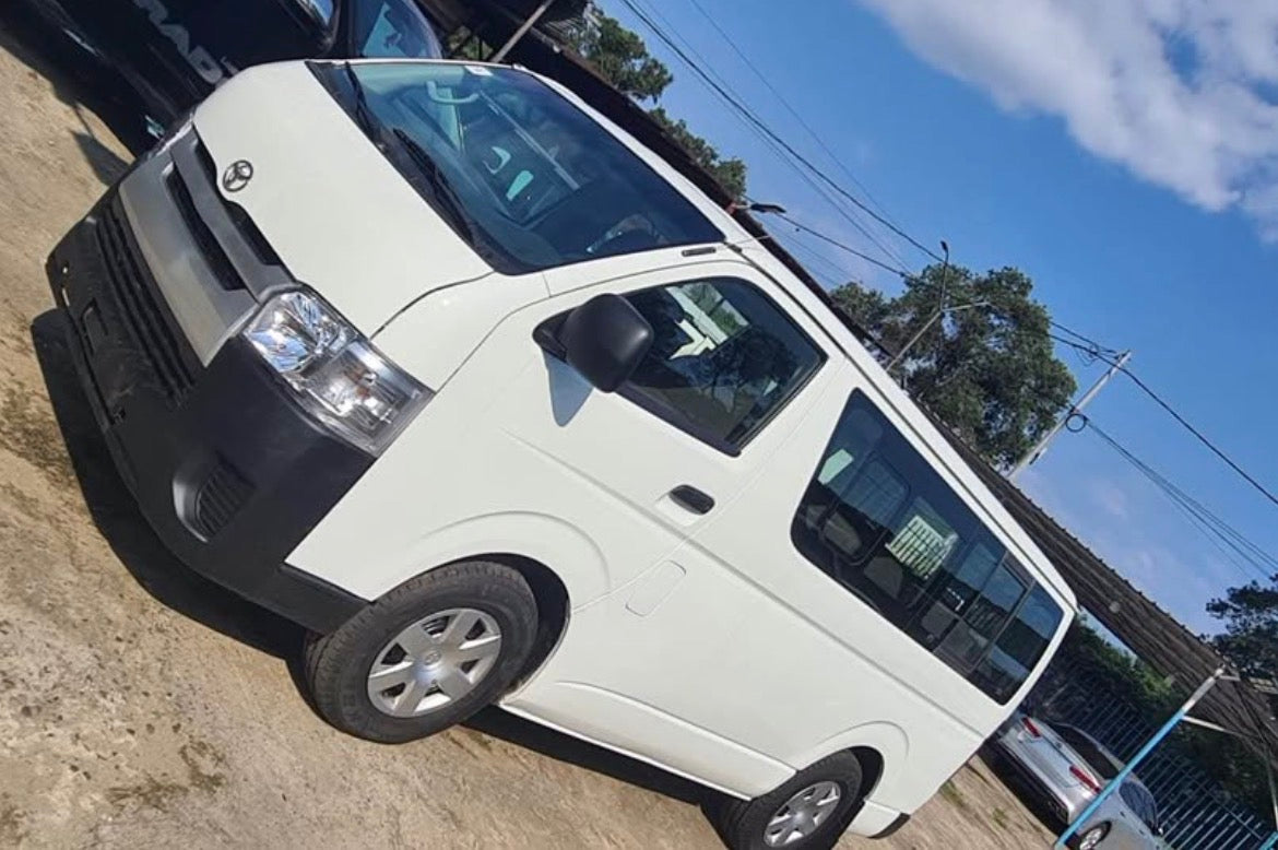 Toyota Hiace – Minibus 12–15 places