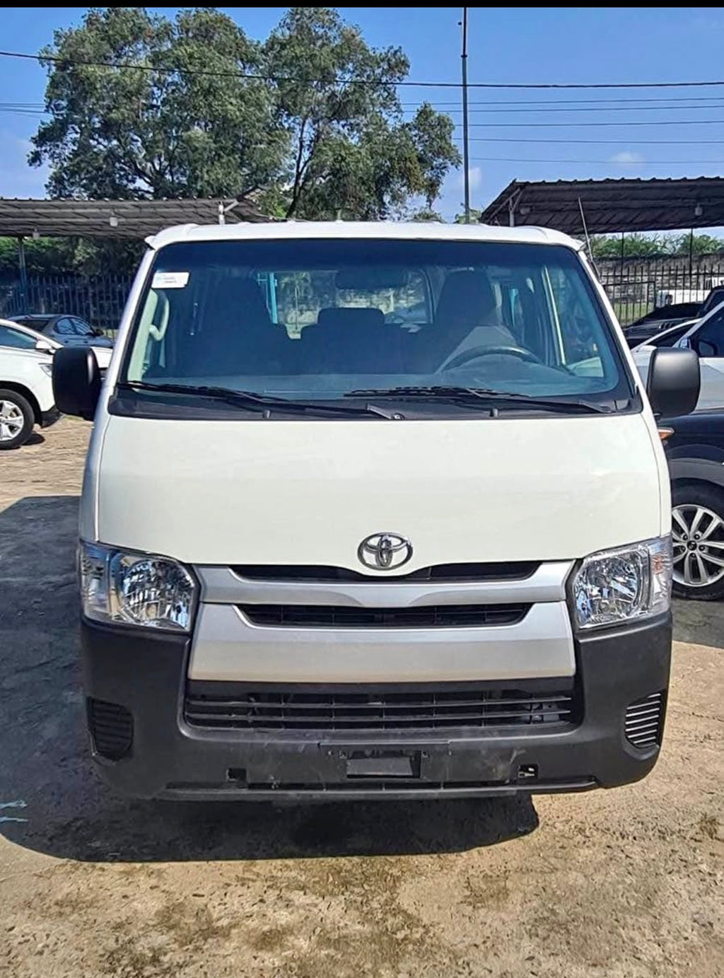 Toyota Hiace – Minibus 12–15 places